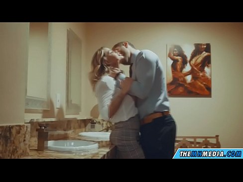 ❤️ Коли грудаста блондинка спокушає вас у громадському туалеті ❌ Секс-відео у нас ❌️❤